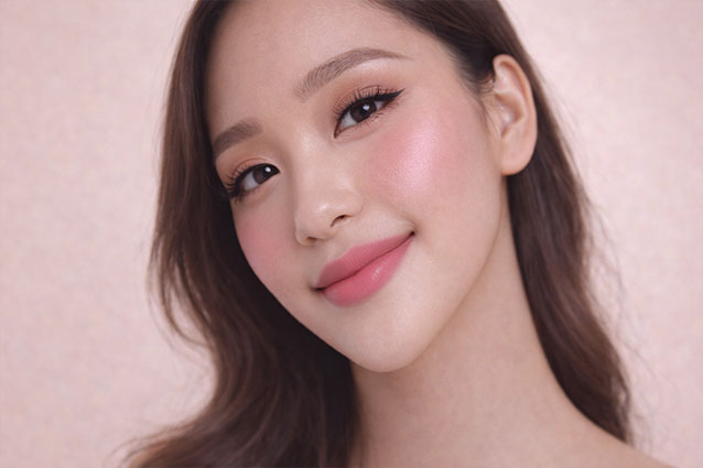 Makeup Viral ala MUA Blurred Lips yang Lagi Disukai Client